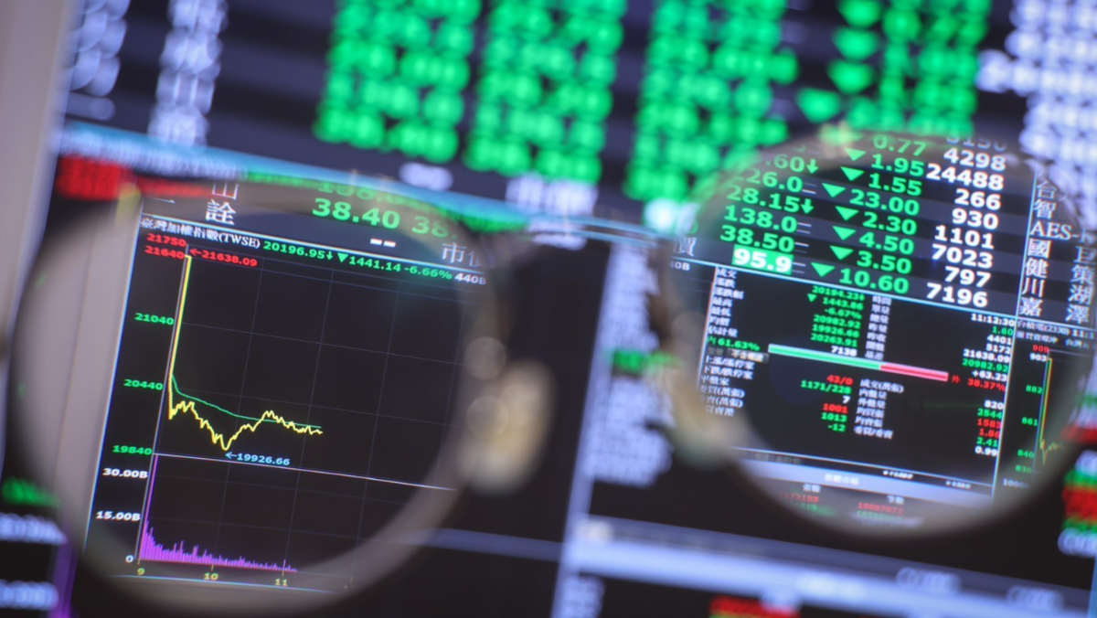 美股收黑！台股早盤跌逾250點後翻紅漲逾百點　台積電小漲 面板雙雄亮燈漲停
